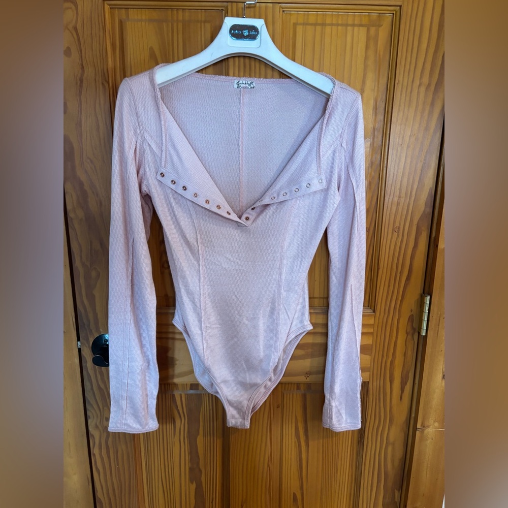 Free People Intimately Free rose gold Henley snap closure bodysuit size medium M
